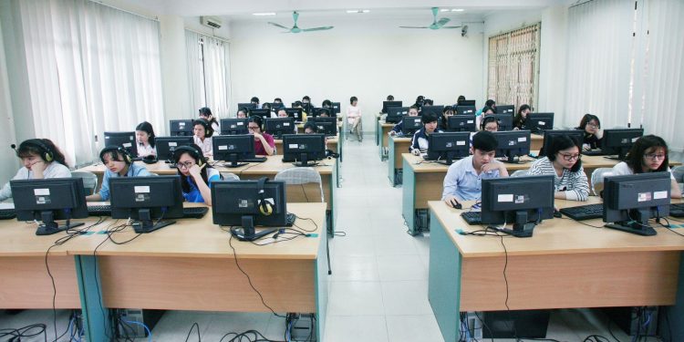 Từ 01/7/2023, thi đánh giá năng lực ngoại ngữ được tổ chức hoàn toàn trên máy vi tính